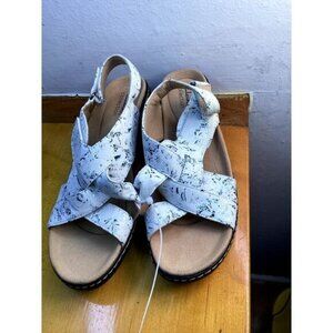 Blokecore gorpcore nostalgia earthy artisanal Clarks Collection Sandals Sz10